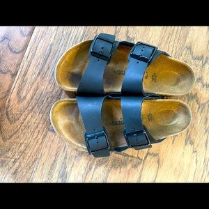 Youth Birkenstock Arizona Sandals : Size 34
